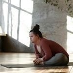 Atmospheric lighting in a quiet yoga room